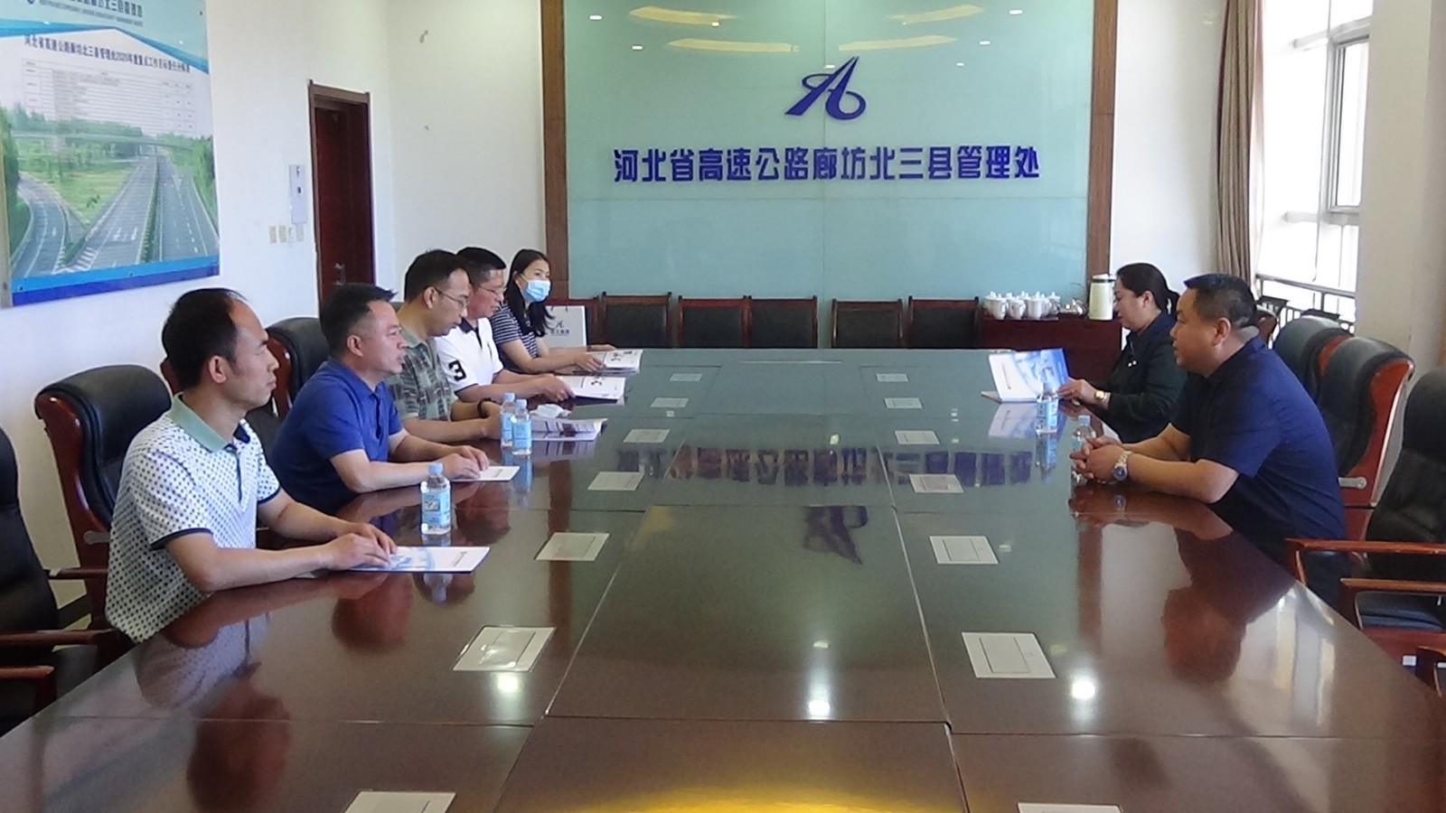 守望相(xiàng)助 共克時艱 北京正德鑫泰工程設備有限公司向河北省高速公路(lù)廊坊北三縣管理處捐助防疫物資(圖2)
